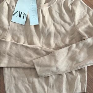 Zara Women's Beige Long Sleeve SWEATER